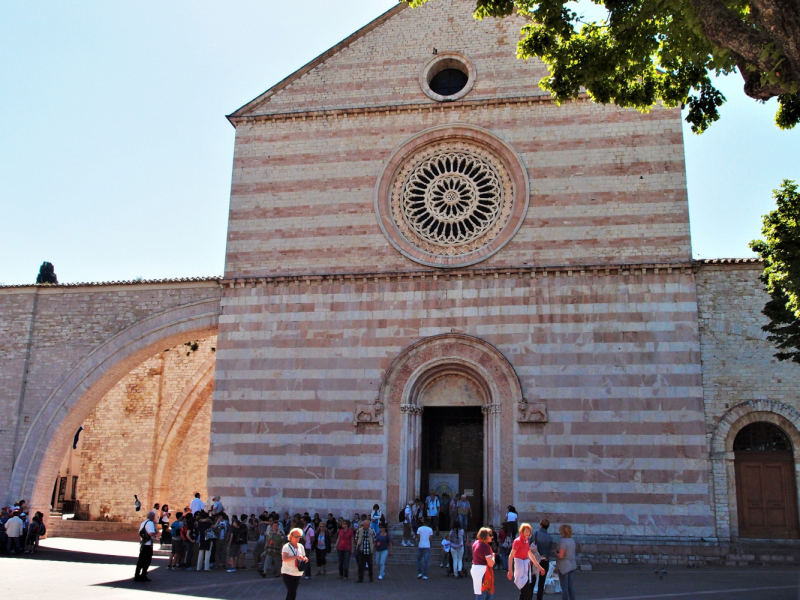 Да будет праздник! Ассизи (Assisi) в начале мая, Умбрия.