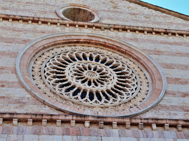 Да будет праздник! Ассизи (Assisi) в начале мая, Умбрия.
