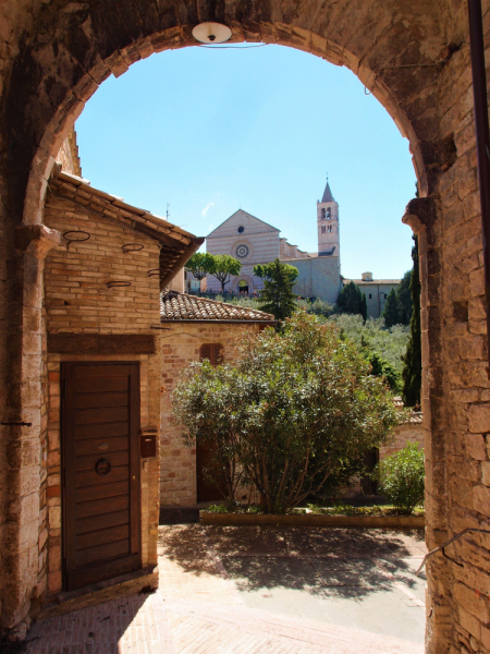 Да будет праздник! Ассизи (Assisi) в начале мая, Умбрия.