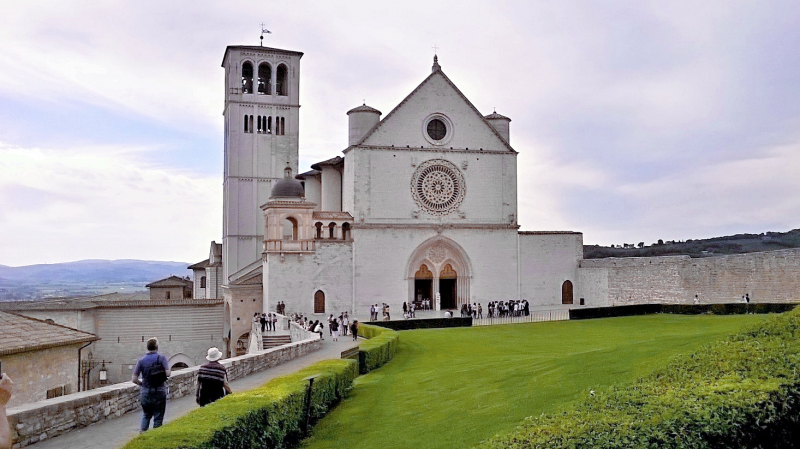 Да будет праздник! Ассизи (Assisi) в начале мая, Умбрия.