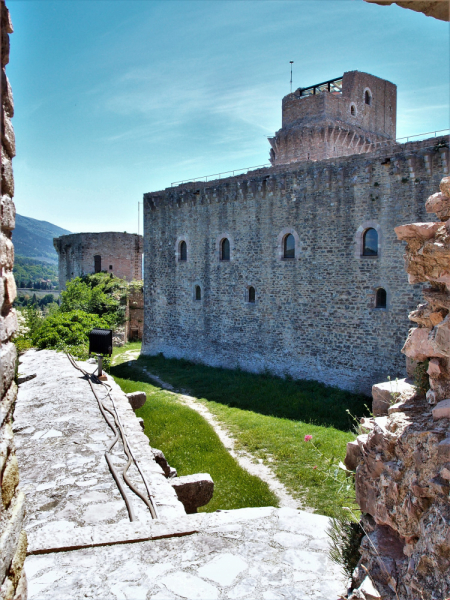 Да будет праздник! Ассизи (Assisi) в начале мая, Умбрия.