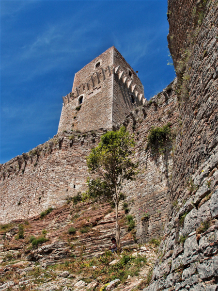 Да будет праздник! Ассизи (Assisi) в начале мая, Умбрия.