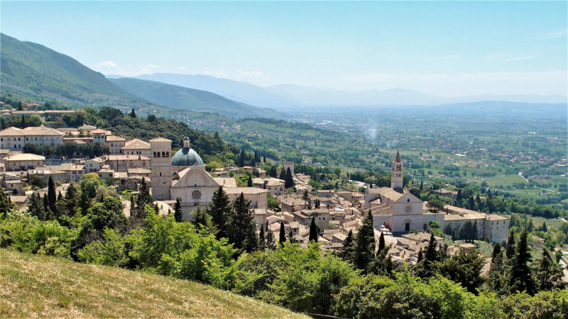 Да будет праздник! Ассизи (Assisi) в начале мая, Умбрия.