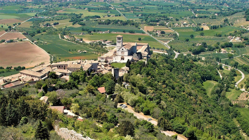 Да будет праздник! Ассизи (Assisi) в начале мая, Умбрия.