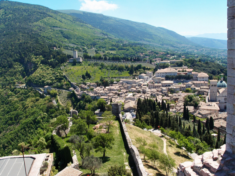 Да будет праздник! Ассизи (Assisi) в начале мая, Умбрия.