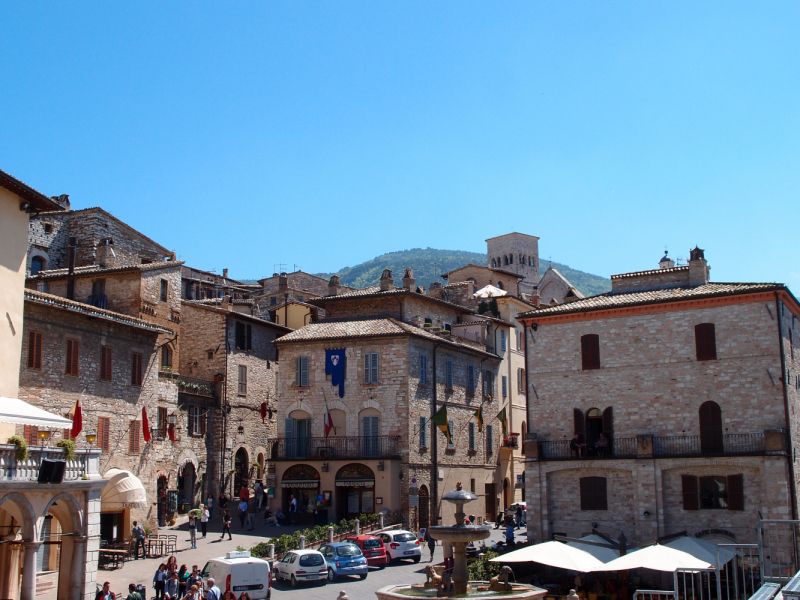 Да будет праздник! Ассизи (Assisi) в начале мая, Умбрия.