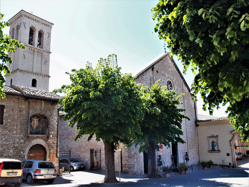 Да будет праздник! Ассизи (Assisi) в начале мая, Умбрия.