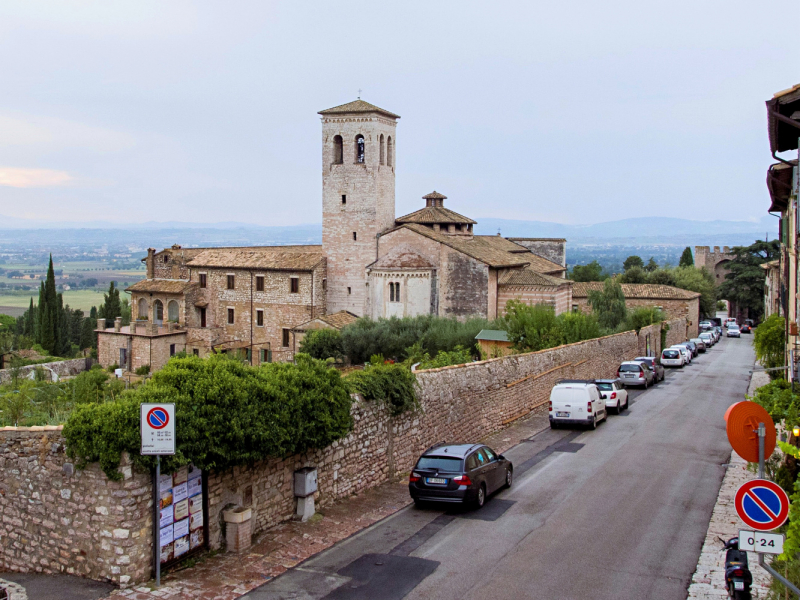 Да будет праздник! Ассизи (Assisi) в начале мая, Умбрия.