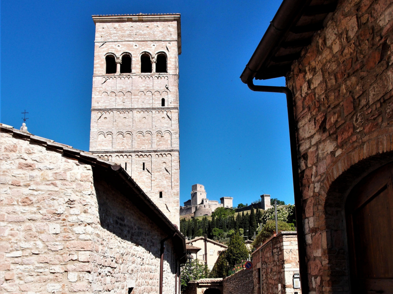 Да будет праздник! Ассизи (Assisi) в начале мая, Умбрия.