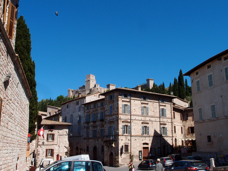 Да будет праздник! Ассизи (Assisi) в начале мая, Умбрия.