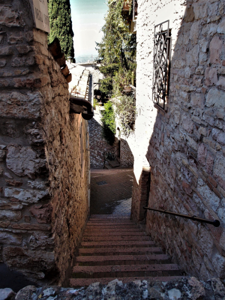 Да будет праздник! Ассизи (Assisi) в начале мая, Умбрия.