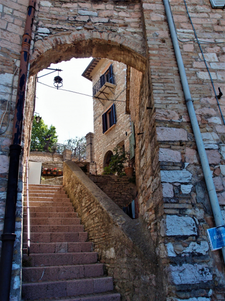 Да будет праздник! Ассизи (Assisi) в начале мая, Умбрия.