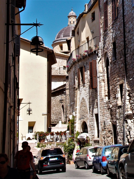 Да будет праздник! Ассизи (Assisi) в начале мая, Умбрия.