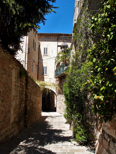 Да будет праздник! Ассизи (Assisi) в начале мая, Умбрия.