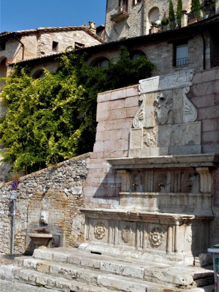 Да будет праздник! Ассизи (Assisi) в начале мая, Умбрия.