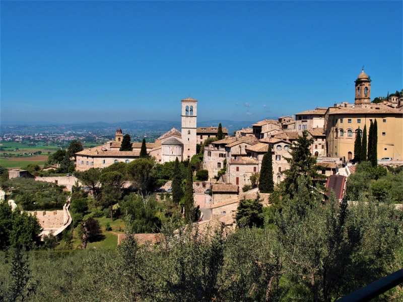 Да будет праздник! Ассизи (Assisi) в начале мая, Умбрия.