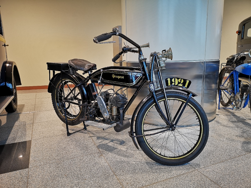 Автовыставка в аэропорту Домодедово (DME)