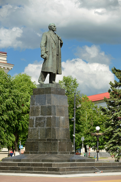 Маладэчна. Цэнтральны пляц. Помншк Ленiну - 01