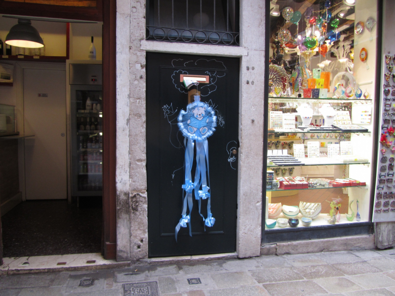 Окна, ставни, витражи, двери и ворота (фото)