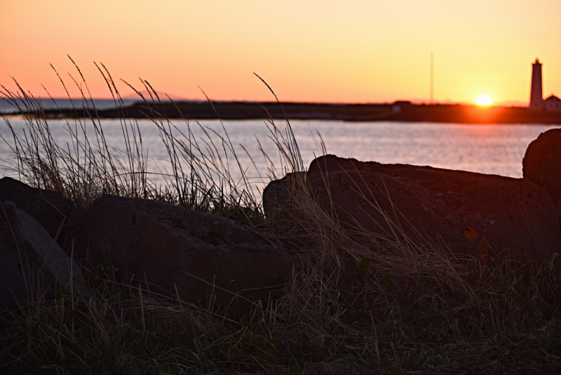 Рейкьявик и остров  Гротта в Селтьярнарнес...