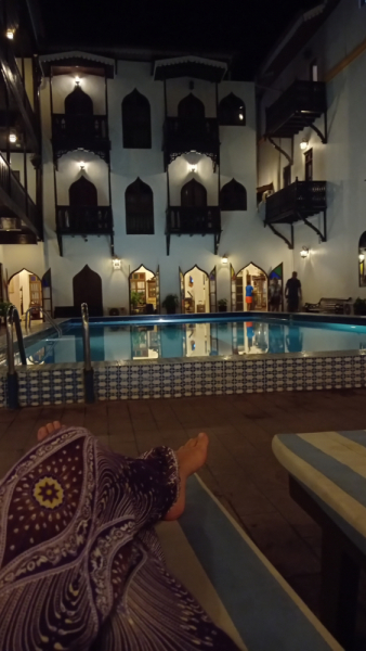 Стоун таун {NUM}