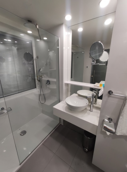 Изоляция на Кипре 2021, кейс с COVID-19 на борту самолета