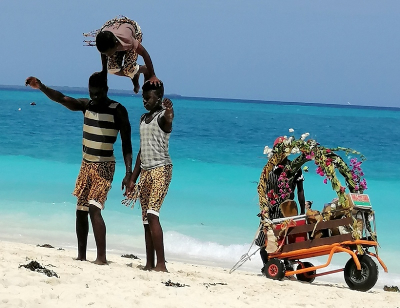 Zanzibā ra ar automaš ī nu. Kizimkazi-Paje-Matemwe-Chuini-Stone Town. 