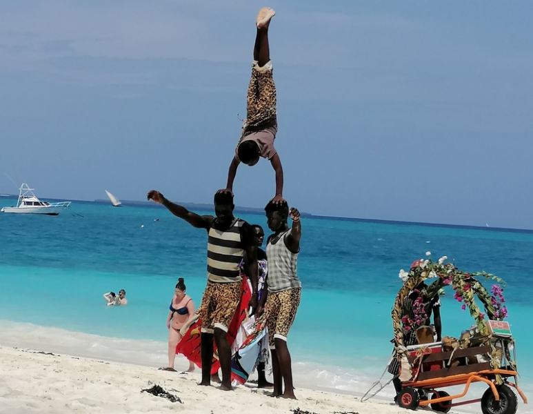 Zanzibā ra ar automaš ī nu. Kizimkazi-Paje-Matemwe-Chuini-Stone Town. 