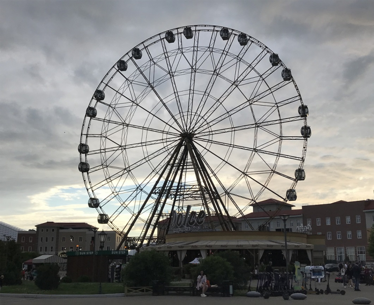 Сочи-Парк/отель Богатырь vs DisneyShanghai/Toy Story hotel