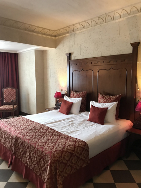 Сочи-Парк/отель Богатырь vs DisneyShanghai/Toy Story hotel