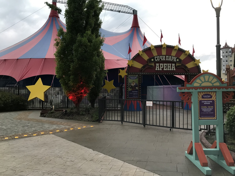 Сочи-Парк/отель Богатырь vs DisneyShanghai/Toy Story hotel