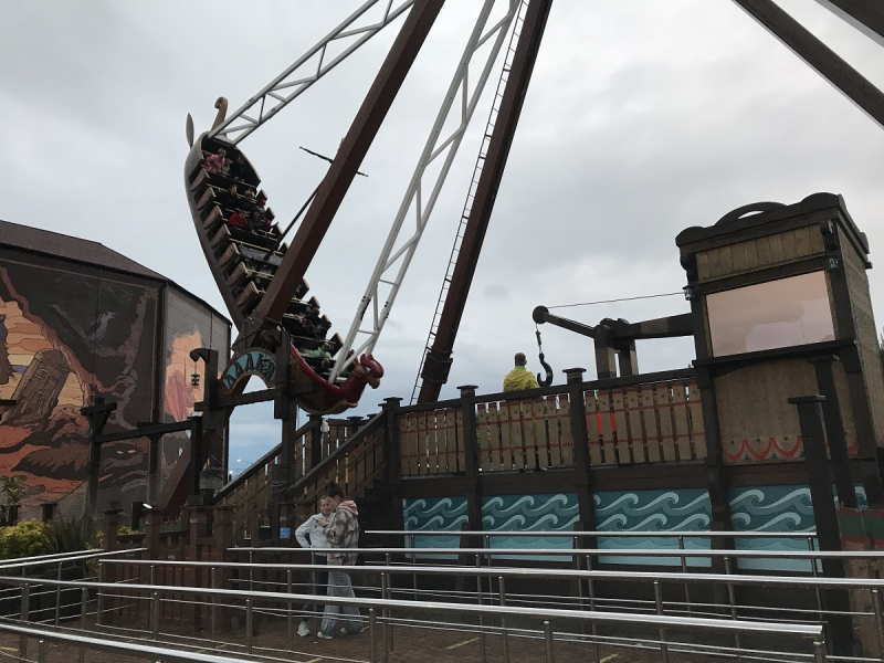 Сочи-Парк/отель Богатырь vs DisneyShanghai/Toy Story hotel