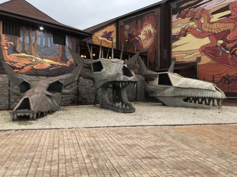 Сочи-Парк/отель Богатырь vs DisneyShanghai/Toy Story hotel