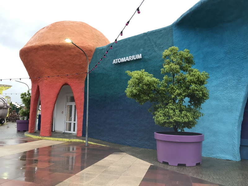 Сочи-Парк/отель Богатырь vs DisneyShanghai/Toy Story hotel