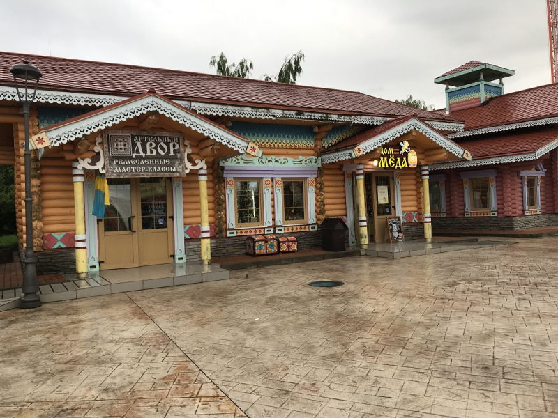 Сочи-Парк/отель Богатырь vs DisneyShanghai/Toy Story hotel