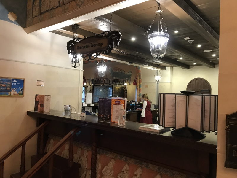 Сочи-Парк/отель Богатырь vs DisneyShanghai/Toy Story hotel