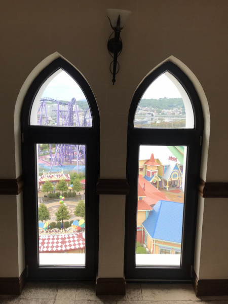 Сочи-Парк/отель Богатырь vs DisneyShanghai/Toy Story hotel