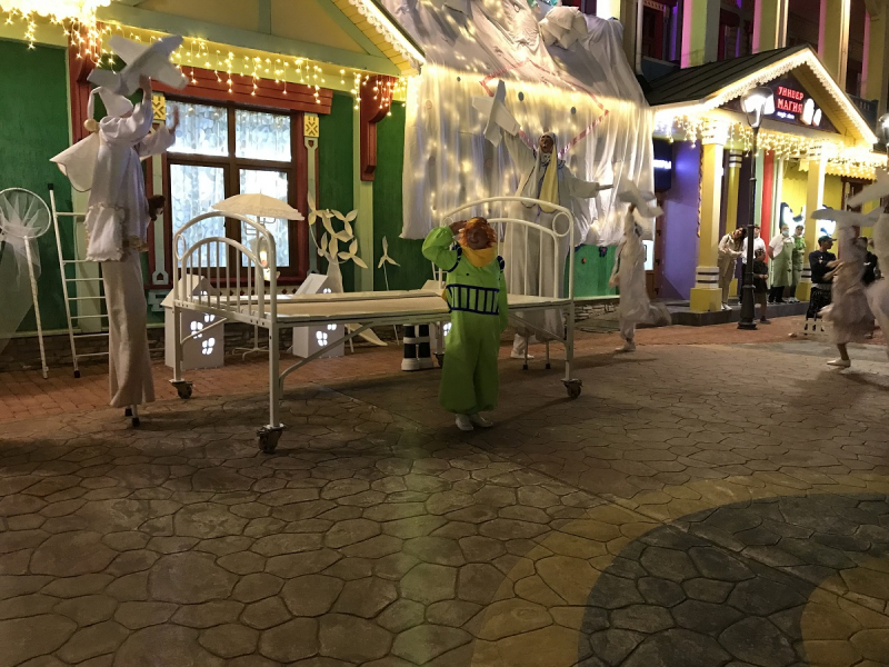 Сочи-Парк/отель Богатырь vs DisneyShanghai/Toy Story hotel