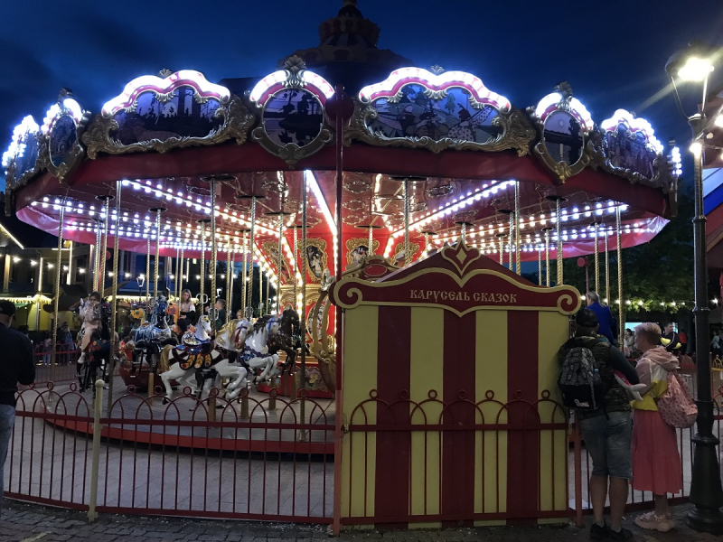 Сочи-Парк/отель Богатырь vs DisneyShanghai/Toy Story hotel