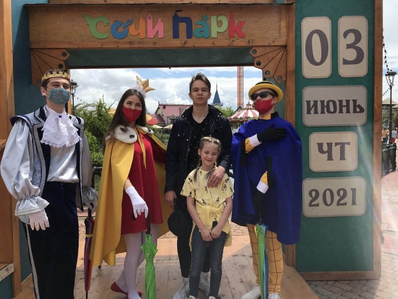 Сочи-Парк/отель Богатырь vs DisneyShanghai/Toy Story hotel