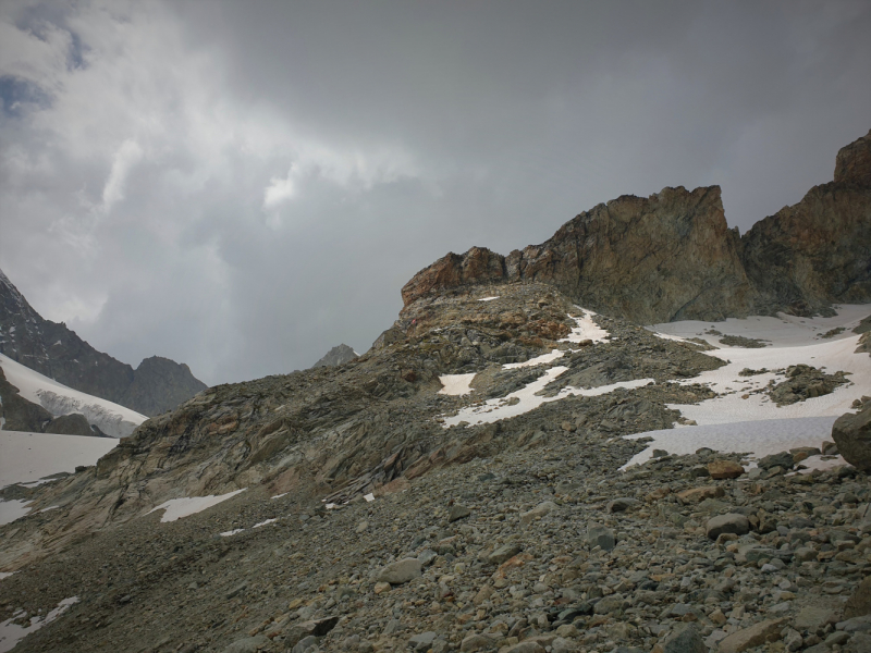 Zermatt: почти Zinalrothorn 4221, два Breithorn'a 4164 и 4159. Бонустрэк: Берн и Люцерн