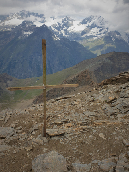 Zermatt: почти Zinalrothorn 4221, два Breithorn'a 4164 и 4159. Бонустрэк: Берн и Люцерн