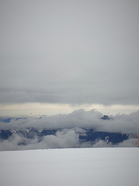 Zermatt: почти Zinalrothorn 4221, два Breithorn'a 4164 и 4159. Бонустрэк: Берн и Люцерн