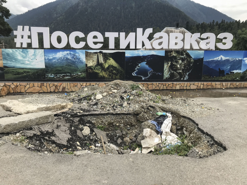 А вдоль дороги белые стоят...И тишина.(трекинг в Архызе) А вдоль дороги белые стоят...И тишина.(трекинг в Архызе)