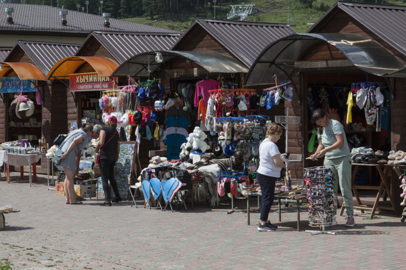 А вдоль дороги белые стоят...И тишина.(трекинг в Архызе)