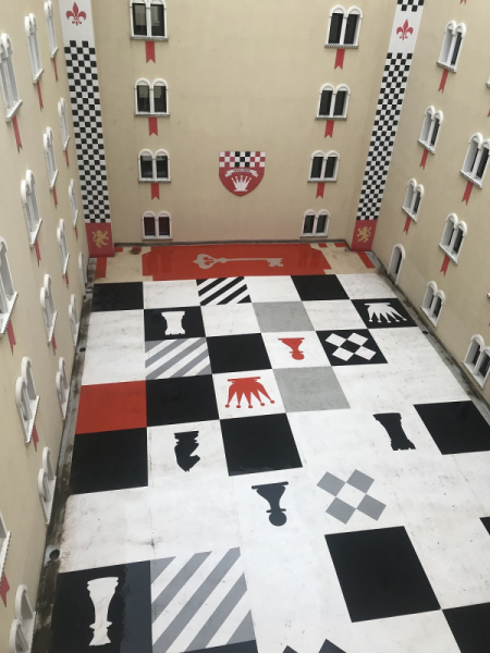 Сочи-Парк/отель Богатырь vs DisneyShanghai/Toy Story hotel