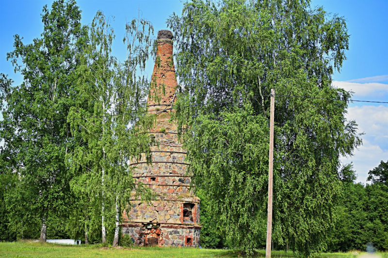 Заброшки, развалины, брошенная техника и орудия труда...