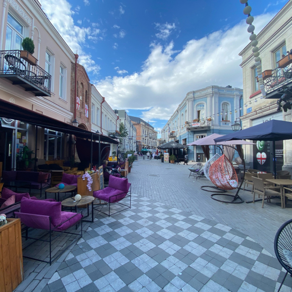 Октябрь 2021, Может Грузия и прекрасна, но я столько не пью или гамарджоба Вивиан