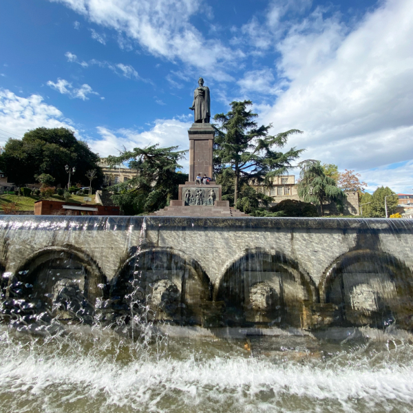 Октябрь 2021, Может Грузия и прекрасна, но я столько не пью или гамарджоба Вивиан