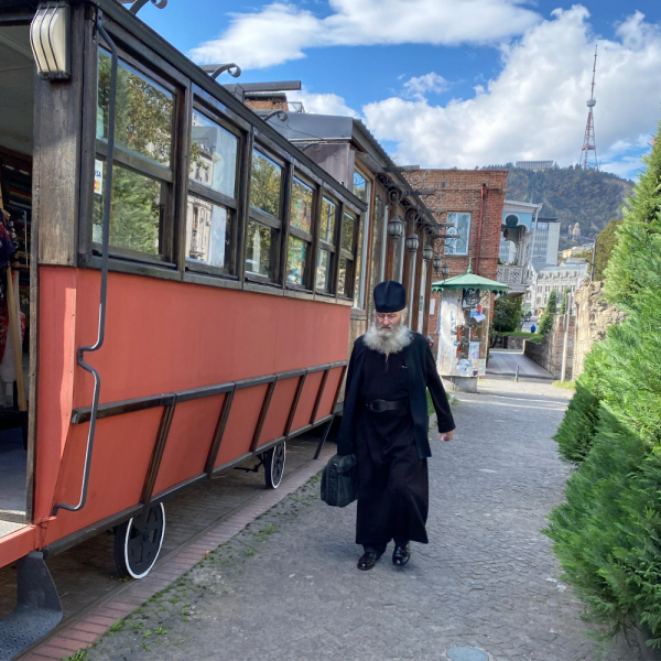 Октябрь 2021, Может Грузия и прекрасна, но я столько не пью или гамарджоба Вивиан